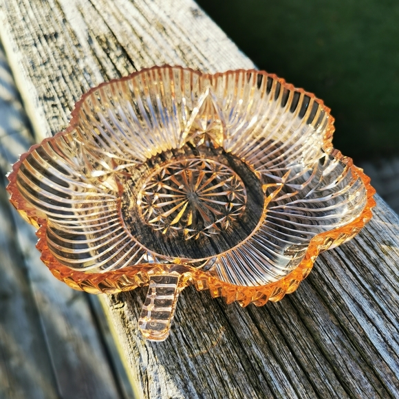 Vintage Pink Four Leaf Clover Cut Glass Trinket Dish - Picture 2 of 12